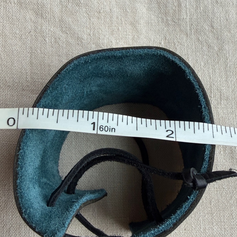 🎭 NEW 🎭 Black Leather Wearable with Silver and Turquoise Accent Scarabei Charm - Picture 6 of 6
